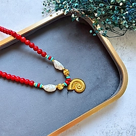 Kırmızı Mercan ve Sedef Detaylı Deniz Kabuğu Kolye I Mev'Armoni Collection