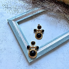 Siyah Taşlı Altın Rengi Küpe I Mev'Art Collection