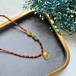 Kahverengi Boncuklu Yeşil Detaylı Deniz Kabuğu Kolye I Mev'Armoni Collection