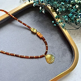 Kahverengi Boncuklu Mercan Detaylı Deniz Kabuğu Kolye I Mev'Armoni Collection