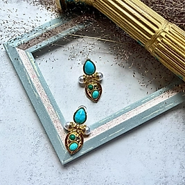 Turkuaz Taşlı İnci Detaylı Küpe I Mev'Art Collection