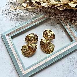 Altın Rengi İstiridye Formlu Küpe I Mev'Art Collection